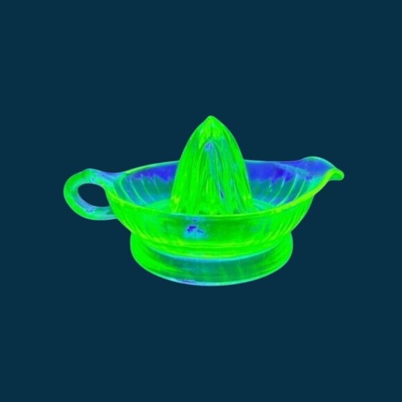 Vintage Green Glow Glass Juicer Fruit Reamer Handle Spout Retro Uranium Vaseline - Picture 1 of 14